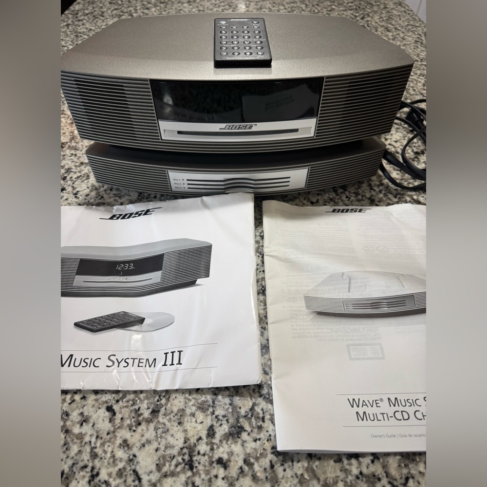 Like new Bose Wave Music System Radio III & Multi CD Changer Titanium Silver